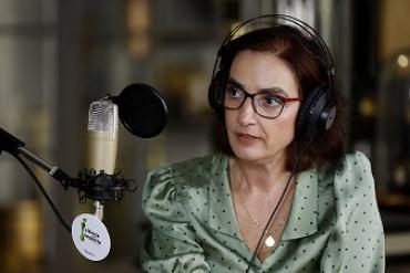 Professora Elvira Fortunato no Podcast "Ciência com Impacto"